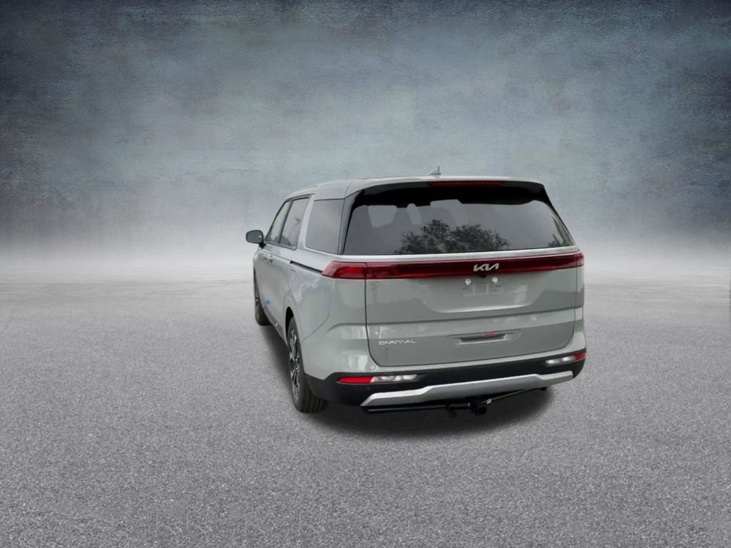Used 2024 Kia Carnival EX FWD image 18