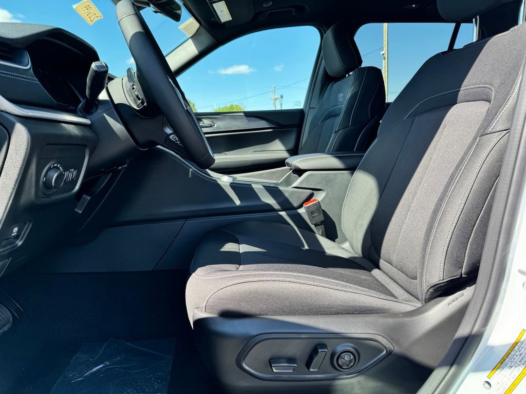 New 2026 Jeep Grand Cherokee Laredo X AWD/4WD image 17