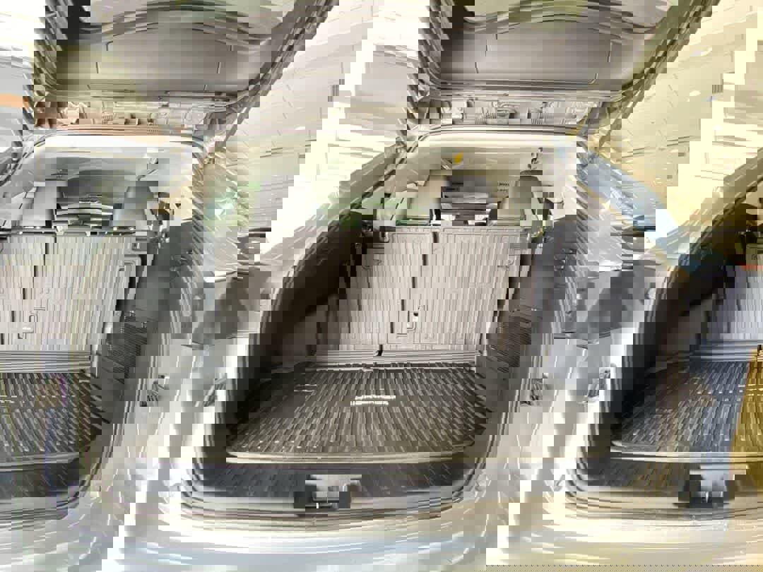 Used 2020 Toyota Highlander XLE image 28