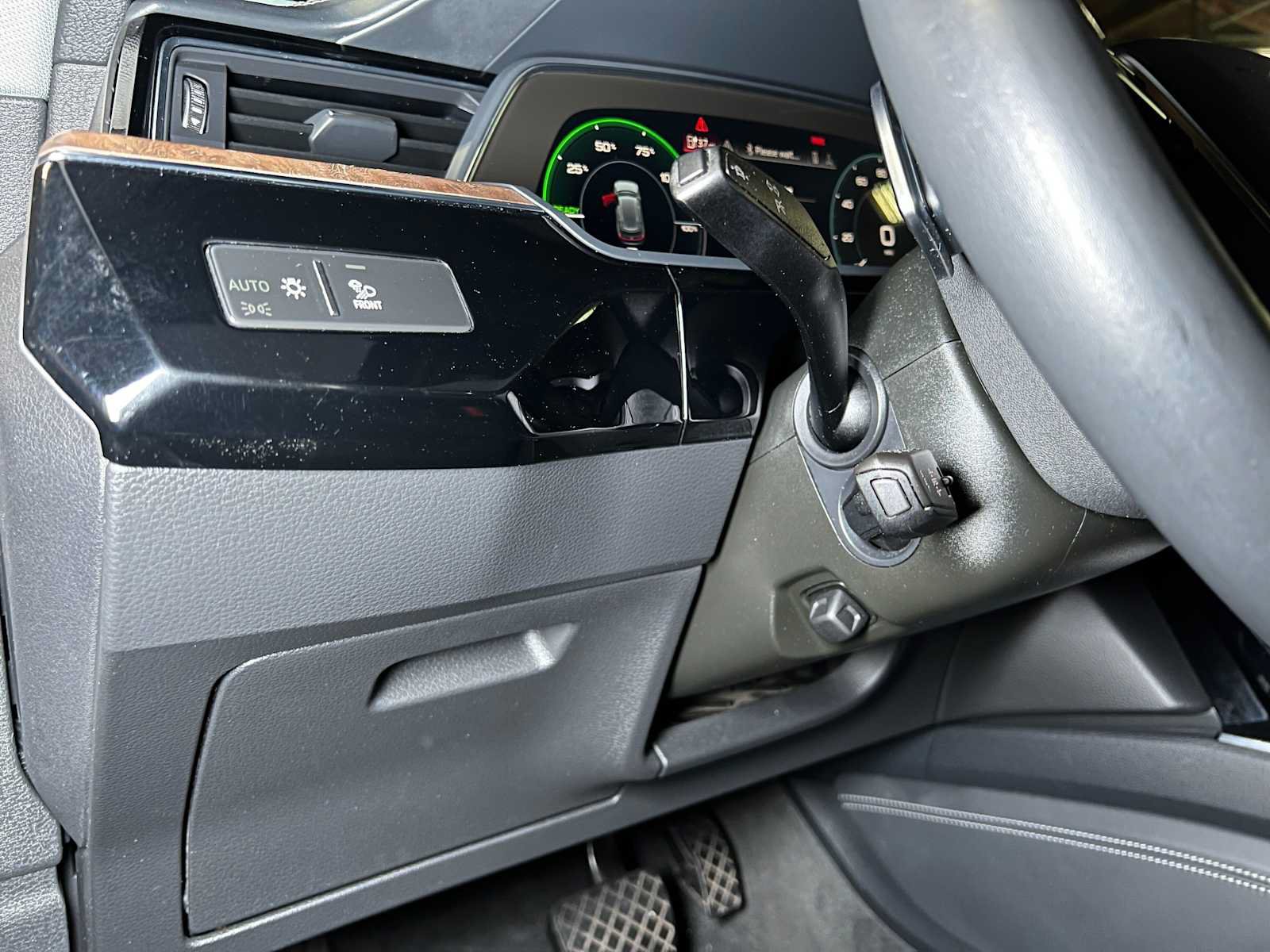 Used 2019 Audi e-tron Prestige w/ Prestige Package AWD/4WD image 38