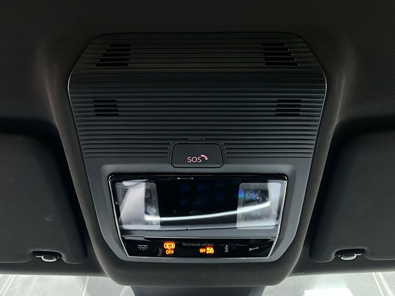 Used 2025 Volkswagen Atlas Cross Sport SE FWD image 17