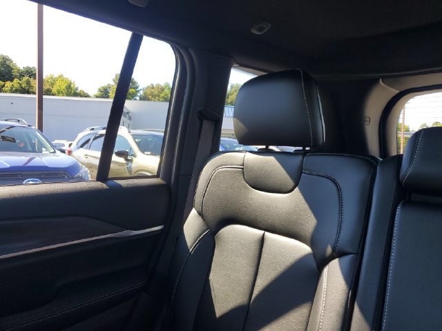 Certified 2024 Jeep Grand Cherokee Limited w/ Black Appearance Package AWD/4WD image 12
