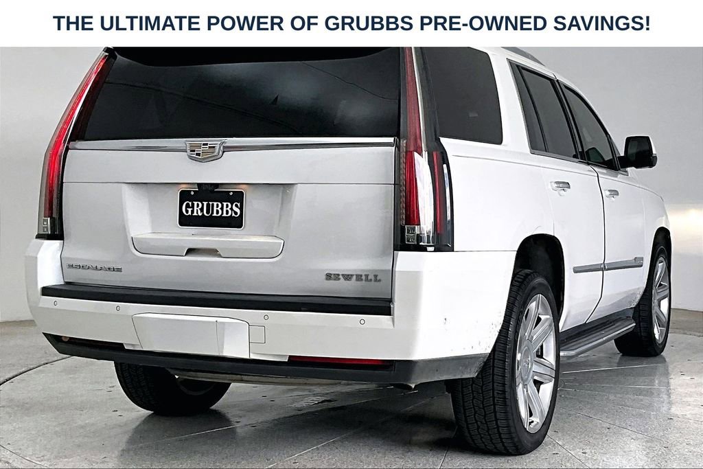 Used 2018 Cadillac Escalade Luxury AWD/4WD image 2