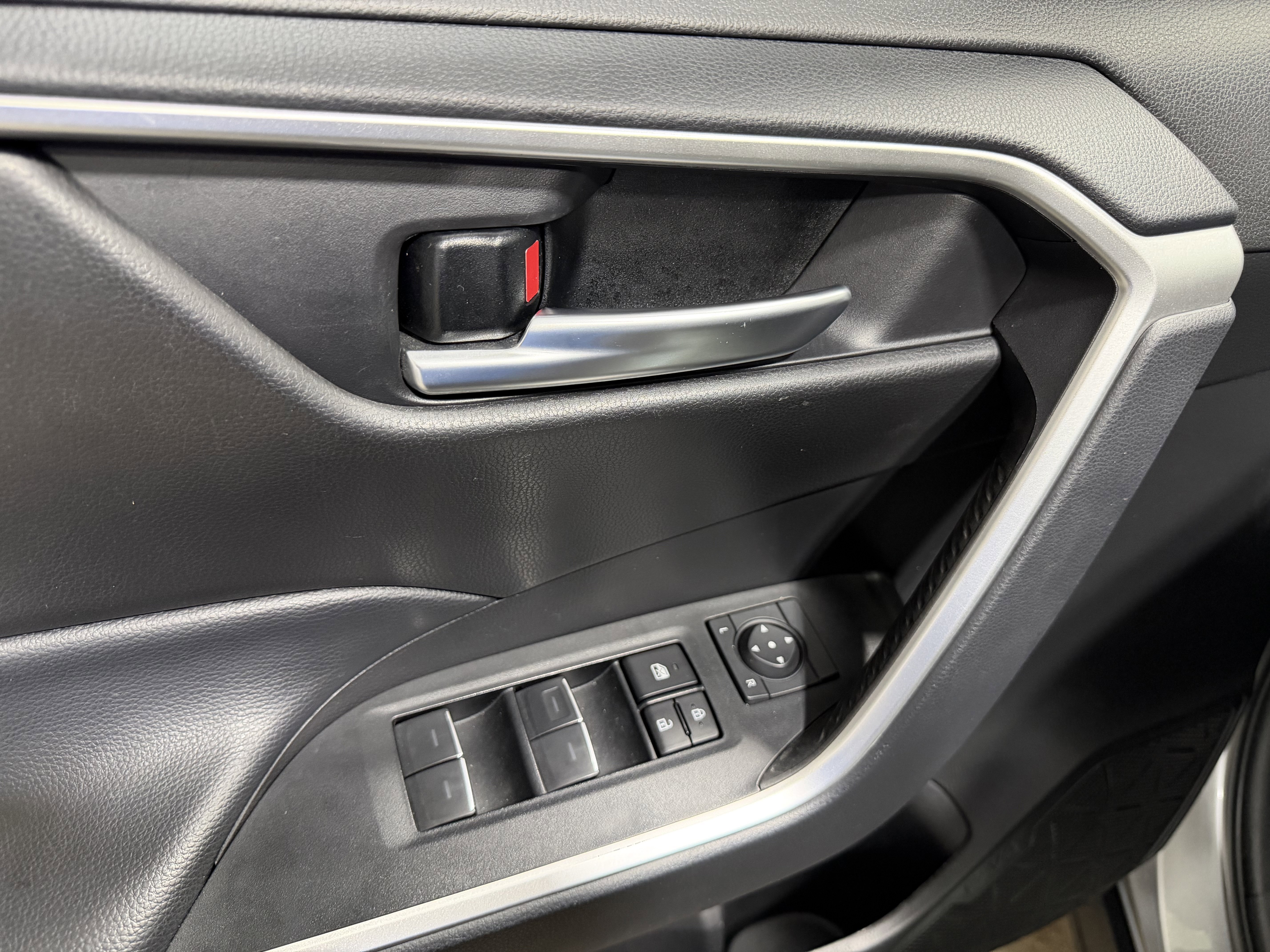 Used 2025 Toyota RAV4 XLE Premium image 11