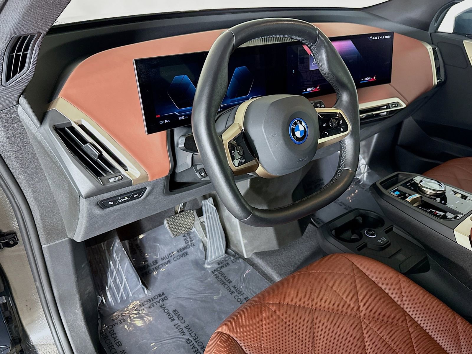 Used 2023 BMW iX xDrive50 w/ Sport Package image 9