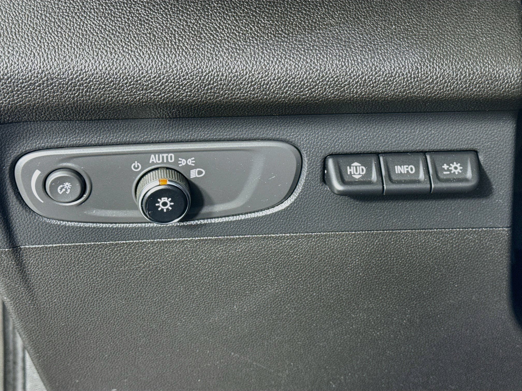 Used 2022 Buick Envision Avenir w/ Technology Package II AWD/4WD image 10