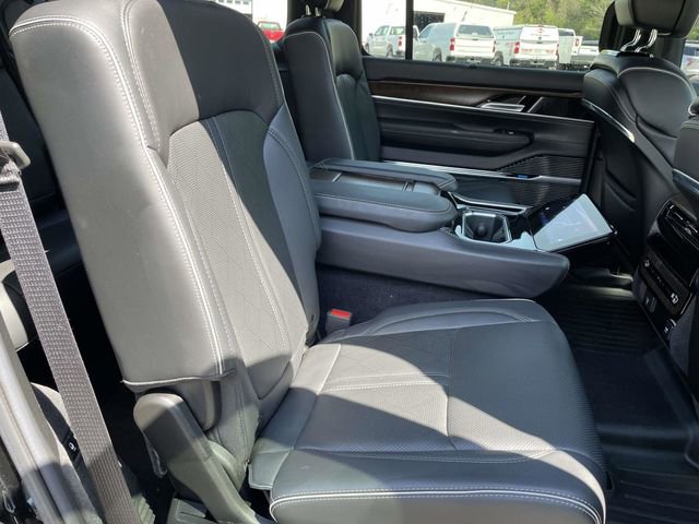 Used 2022 Jeep Grand Wagoneer Series II AWD/4WD image 19