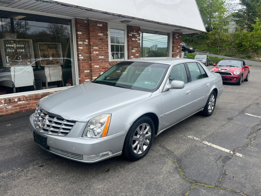 Used 2009 Cadillac DTS w/ Trunk Convenience Package FWD image 1