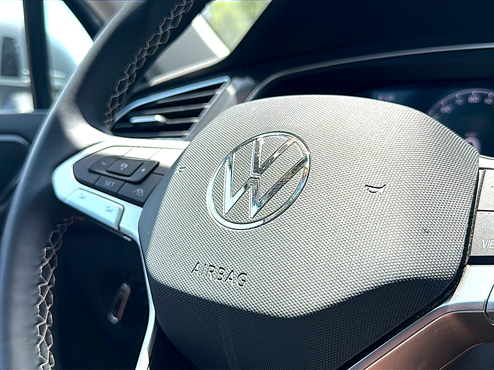 Used 2023 Volkswagen Tiguan SE FWD image 29