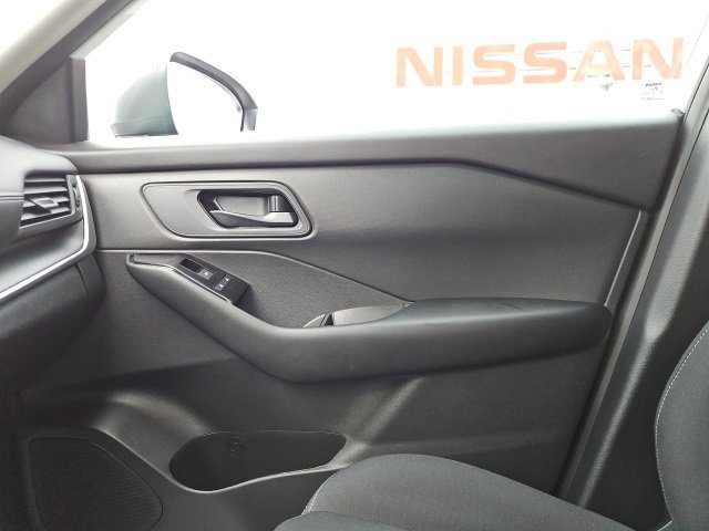 Used 2024 Nissan Rogue S image 35