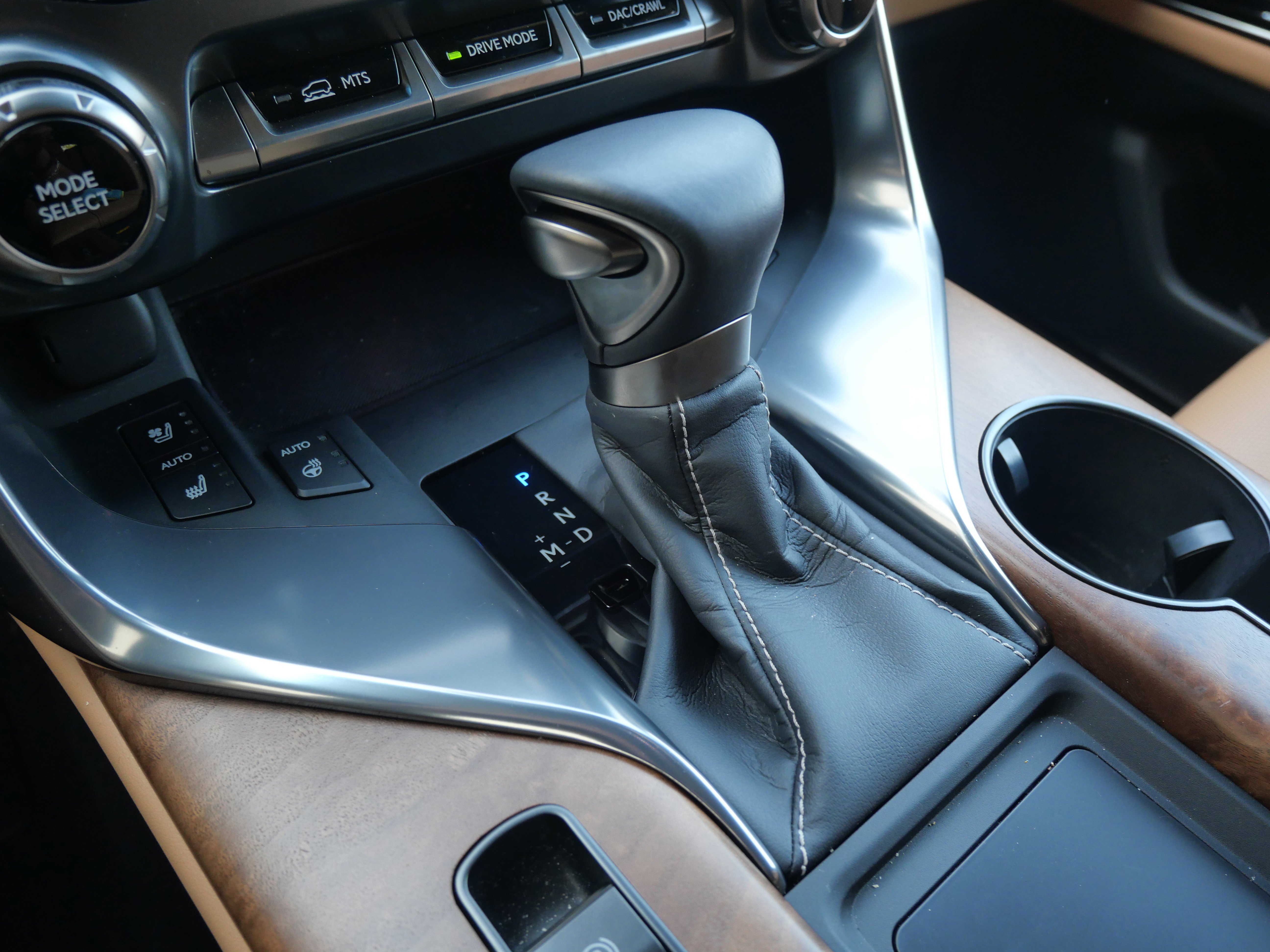 Used 2025 Lexus LX 600 4WD w/ Luxury Package image 21