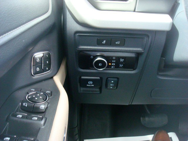 Used 2024 Ford Expedition XLT RWD image 17