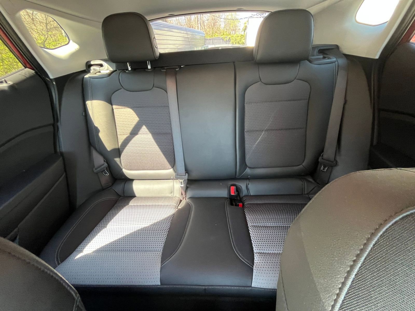 Used 2025 Chevrolet Trax LT FWD image 35