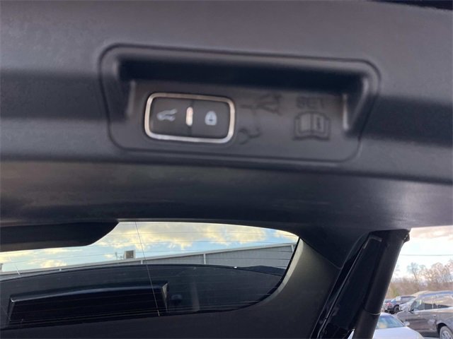 Used 2023 Ford Explorer XLT image 13