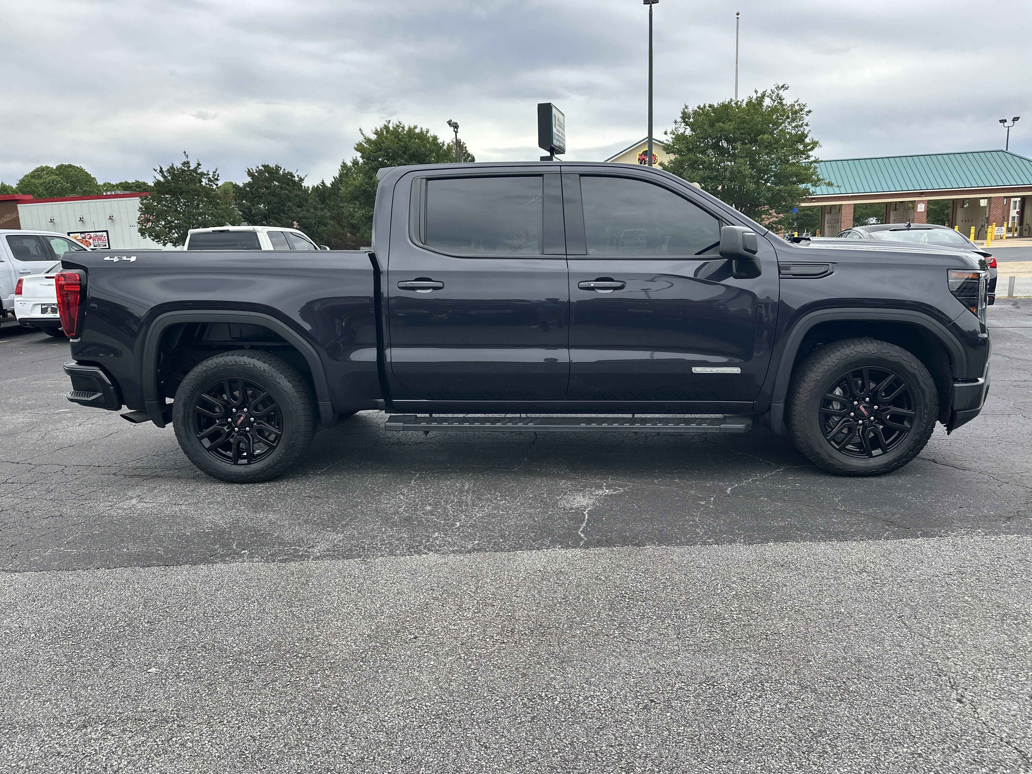 Used 2024 GMC Sierra 1500 Elevation AWD/4WD image 9