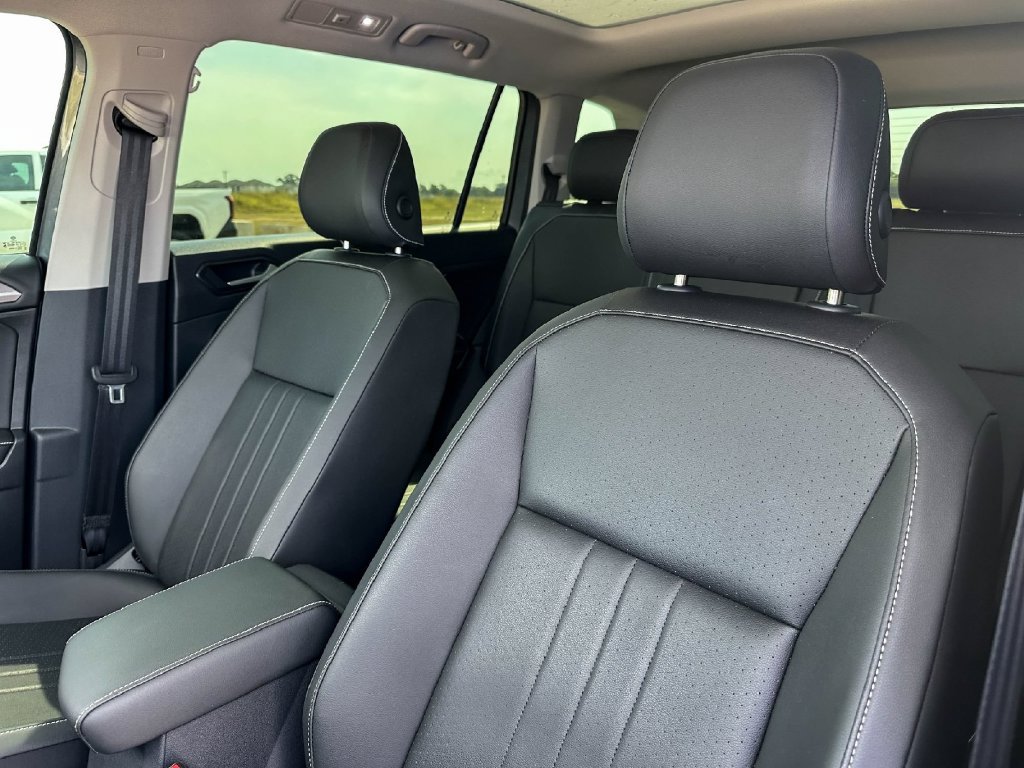 Used 2023 Volkswagen Tiguan SE FWD image 14
