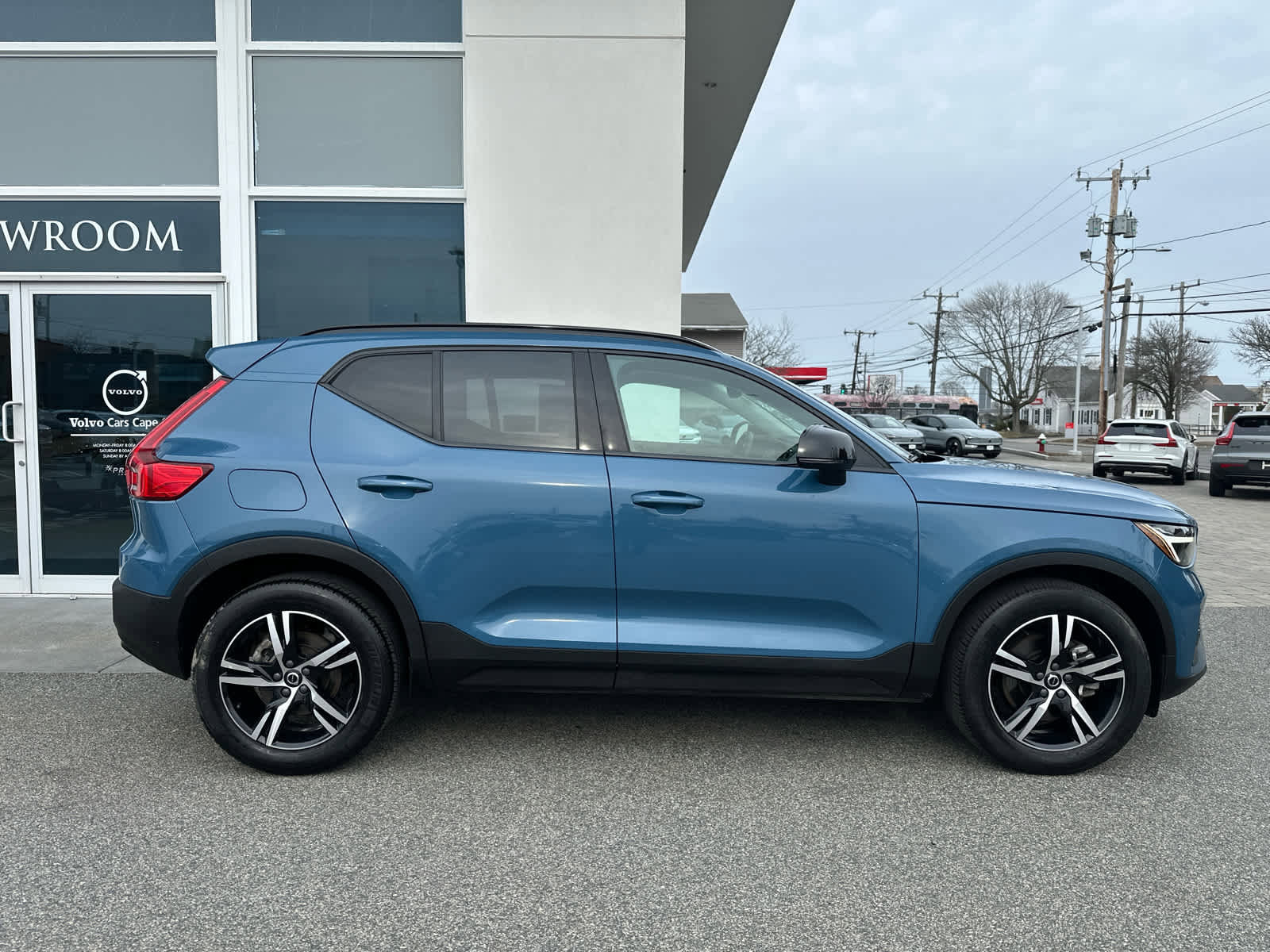 Used 2023 Volvo XC40 B5 Plus w/ Driver Assist Package image 7
