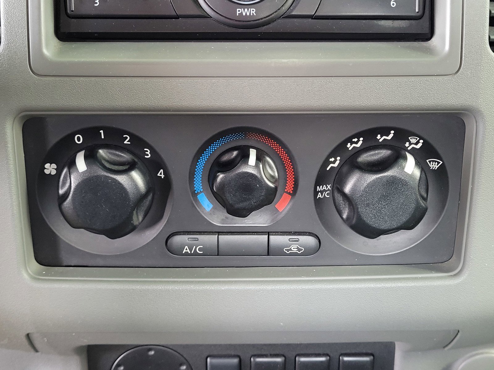 Used 2013 Nissan Frontier S image 12