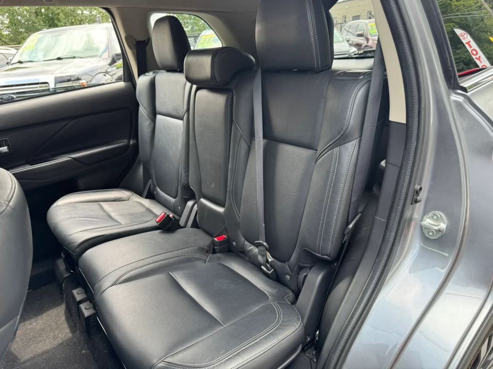 Used 2020 Mitsubishi Outlander SE AWD/4WD image 11