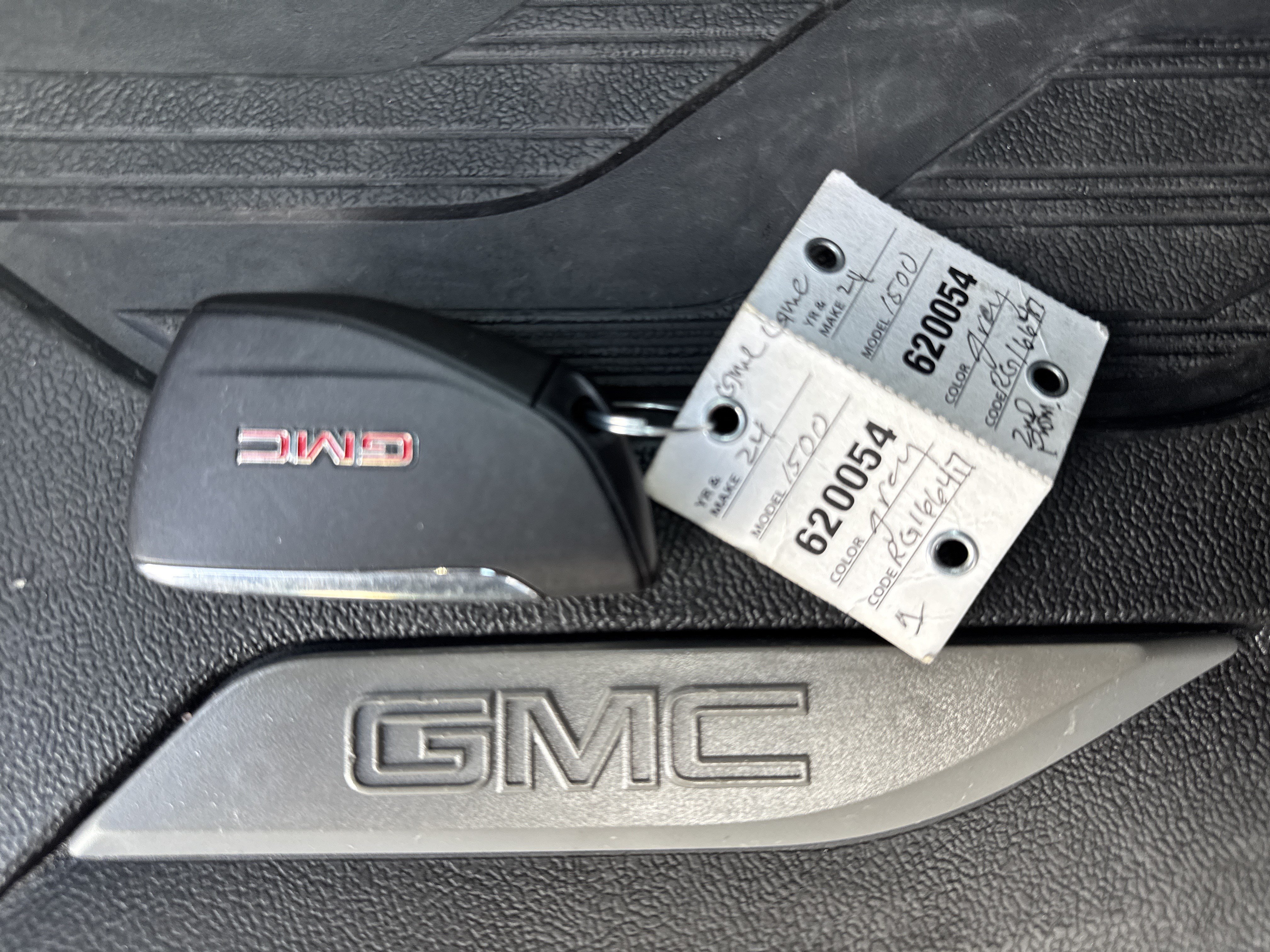 Used 2024 GMC Sierra 1500 AT4 w/ Technology Package AWD/4WD image 28
