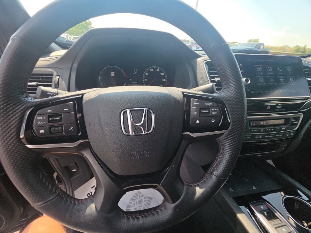 Certified 2025 Honda Ridgeline Black Edition image 17