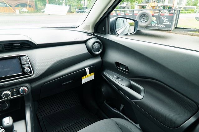 New 2025 Nissan Kicks Play S image 9