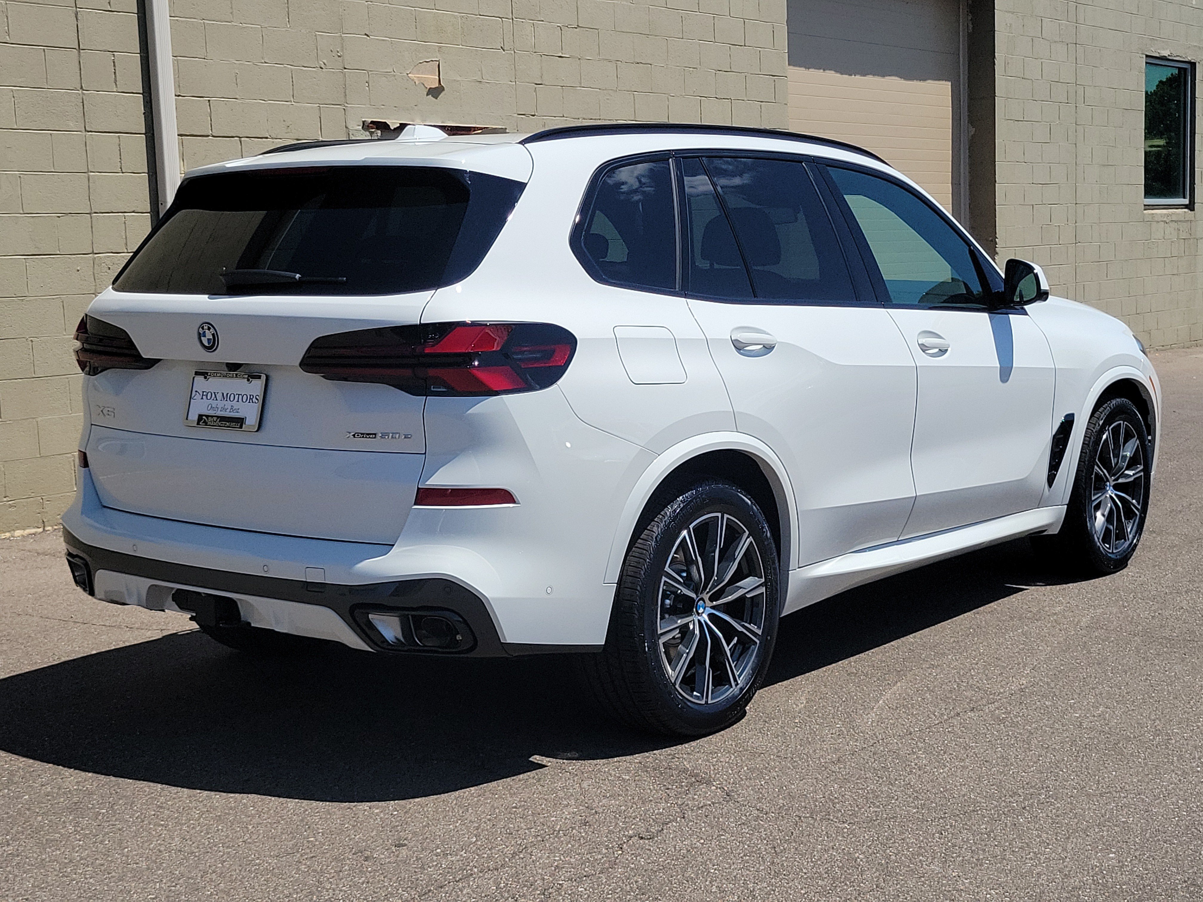 New 2026 BMW X5 xDrive50e w/ M Sport Package AWD/4WD image 3