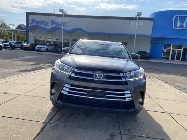 Used 2017 Toyota Highlander Limited Platinum AWD/4WD image 3