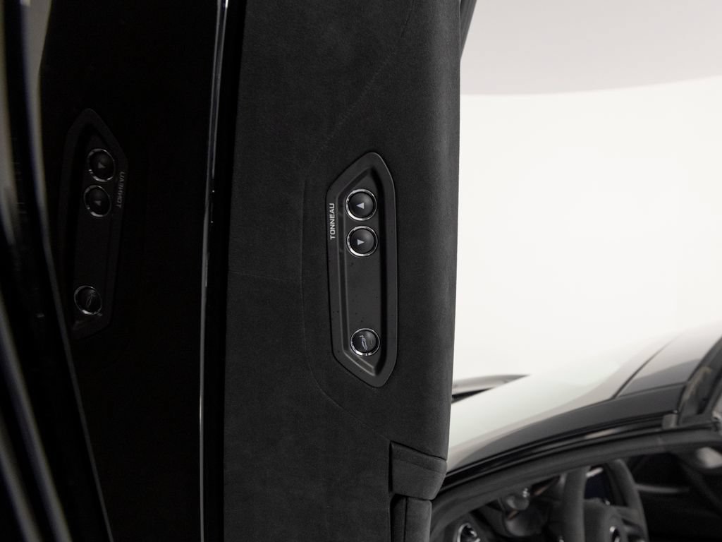 Used 2025 McLaren 750S Spider RWD image 12