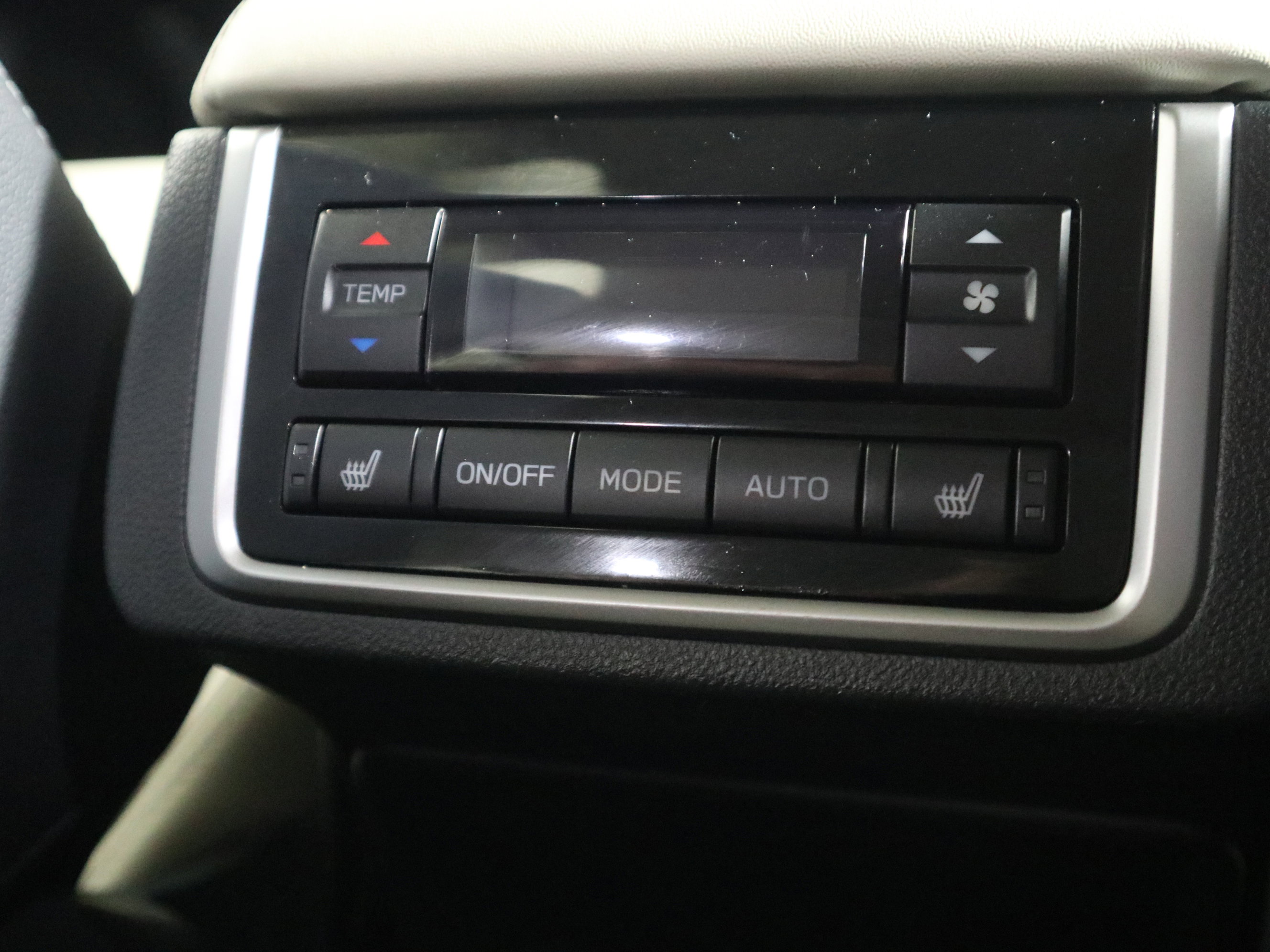 Used 2024 Subaru Ascent Limited w/ Technology Package AWD/4WD image 17
