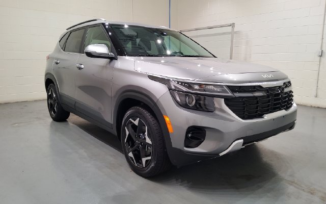 Used 2025 Kia Seltos EX w/ EX Sunroof Package FWD image 2