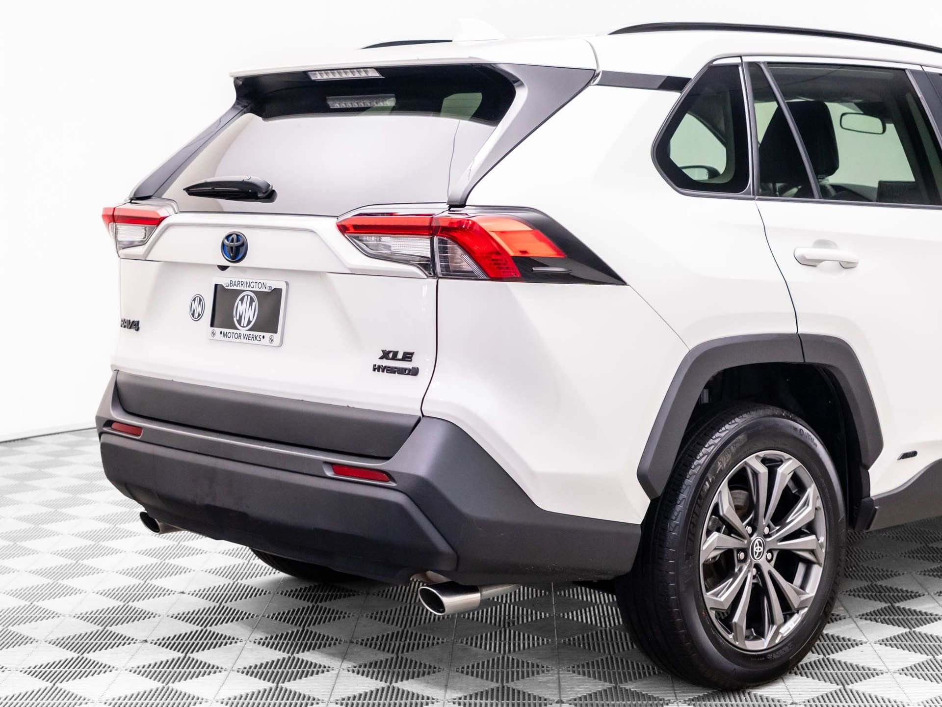 Used 2022 Toyota RAV4 XLE Premium AWD/4WD image 33