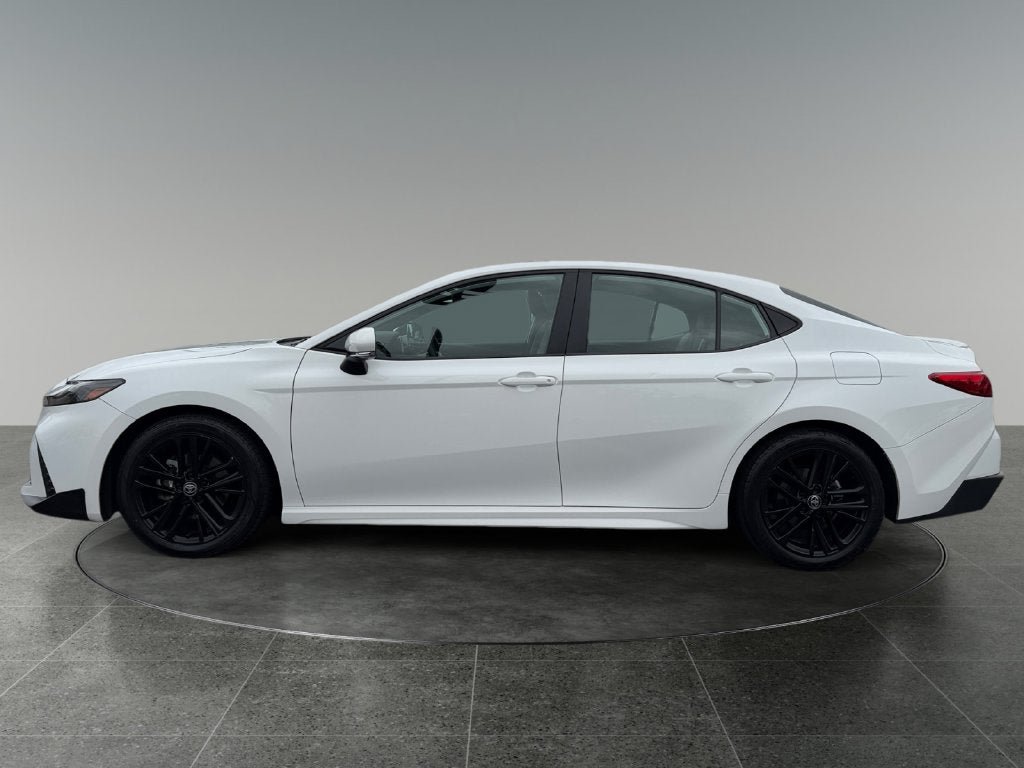 Used 2025 Toyota Camry SE FWD image 5
