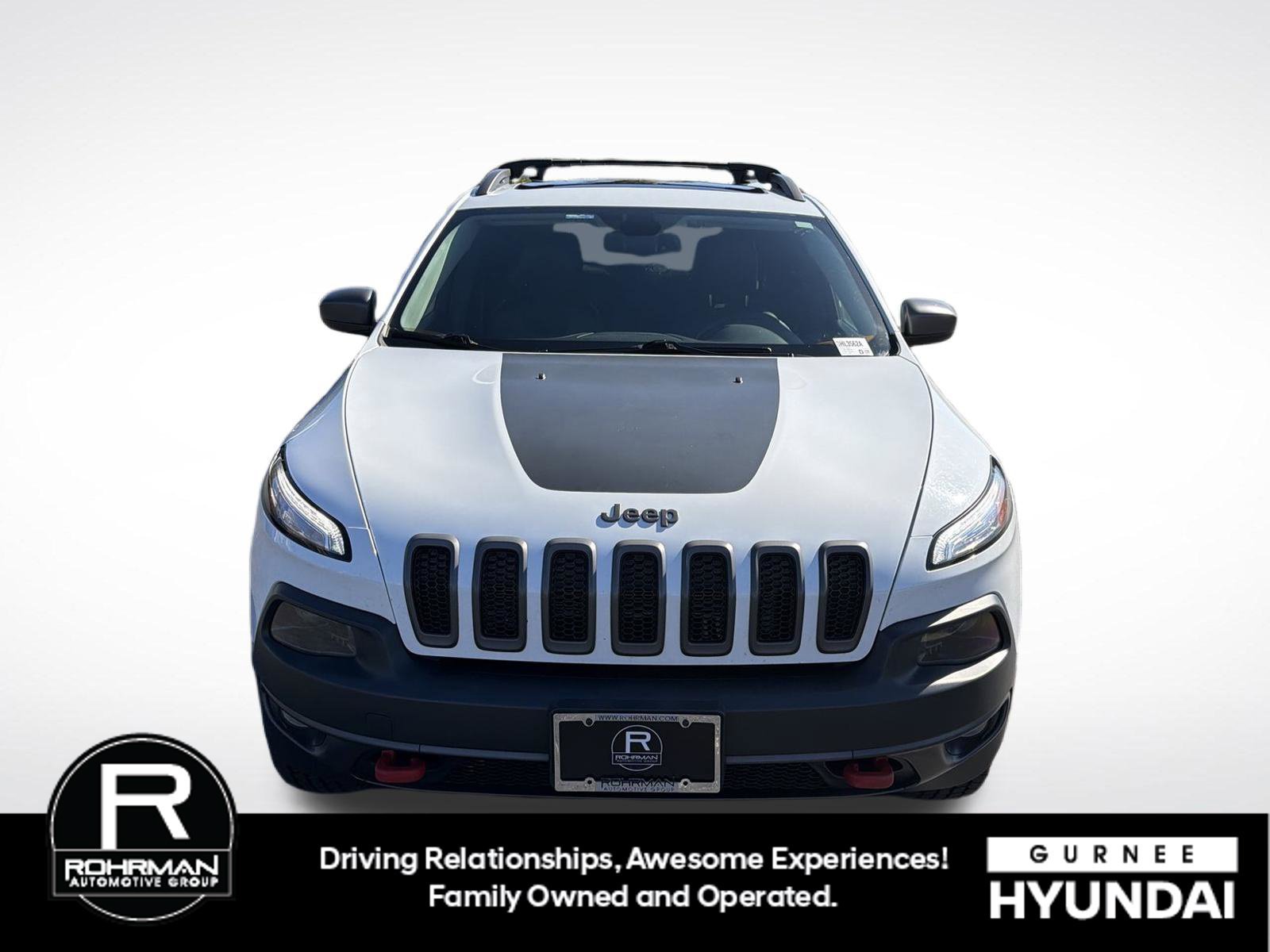 Used 2017 Jeep Cherokee Trailhawk w/ Comfort/Convenience Group AWD/4WD image 3
