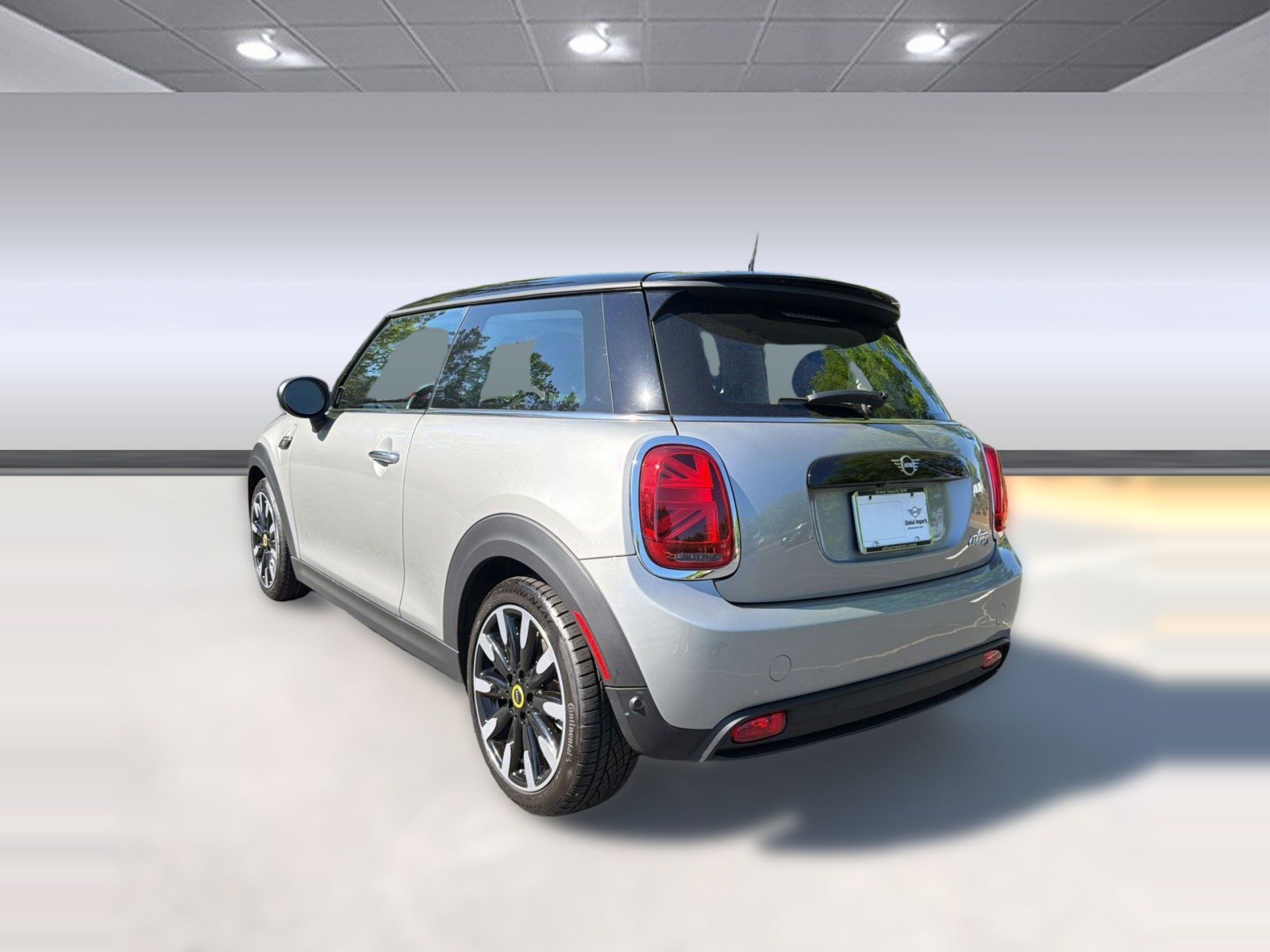 Used 2024 MINI Cooper SE image 3