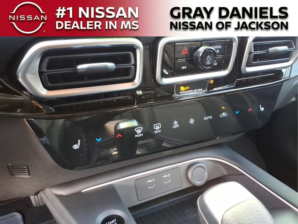 New 2026 Nissan Sentra SR w/ SR Premium Package FWD image 17