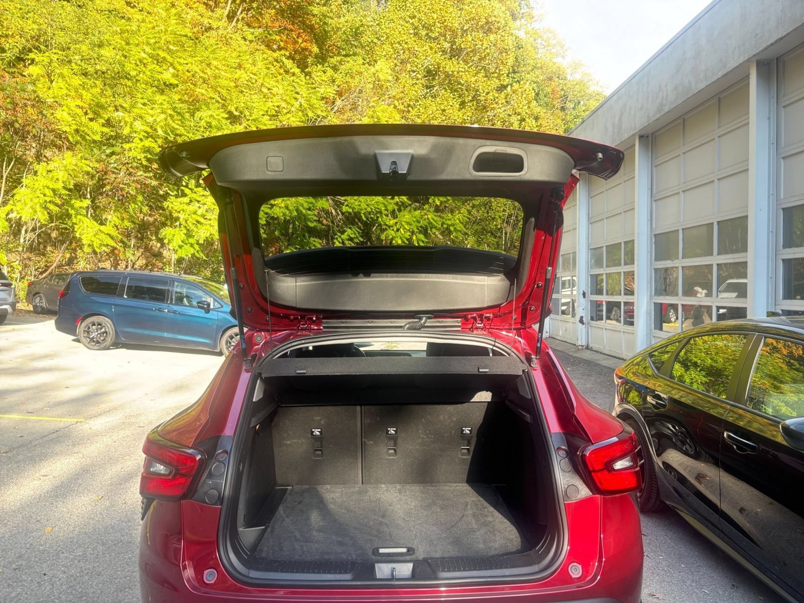 Used 2025 Chevrolet Trax LT w/ LT Convenience Package FWD image 30