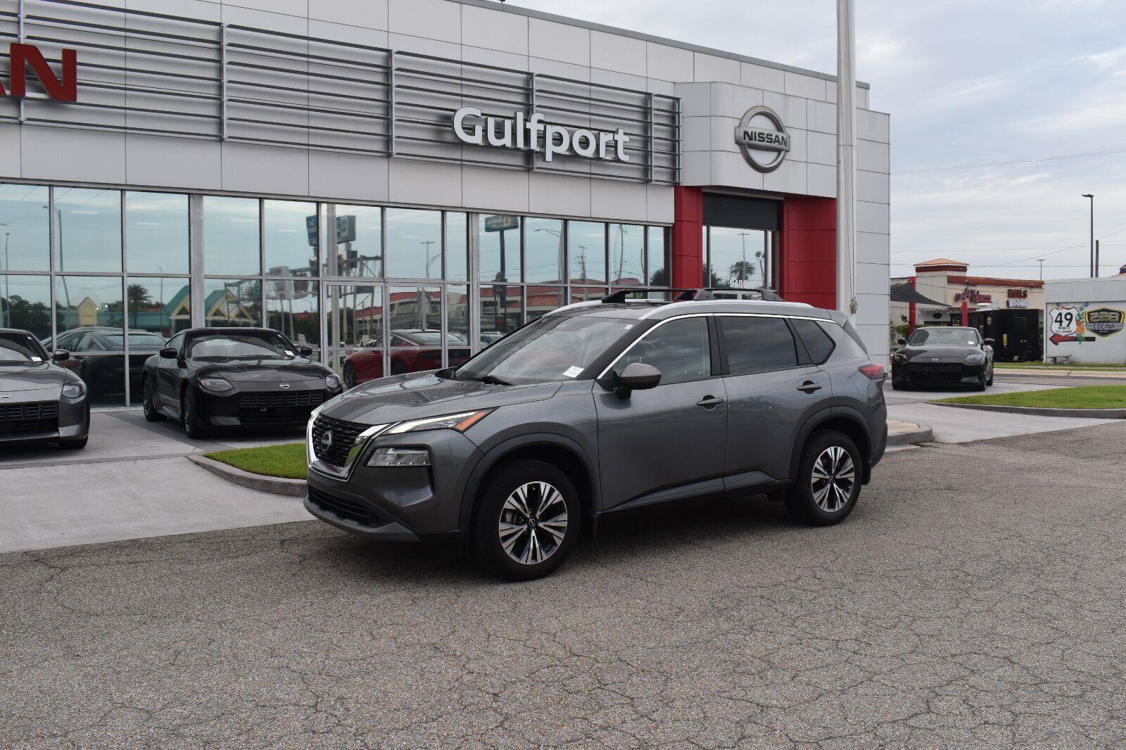 Used 2023 Nissan Rogue SV w/ SV Premium B Package FWD image 2