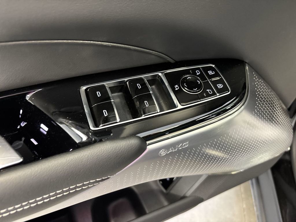 New 2025 Cadillac Lyriq Luxury image 28