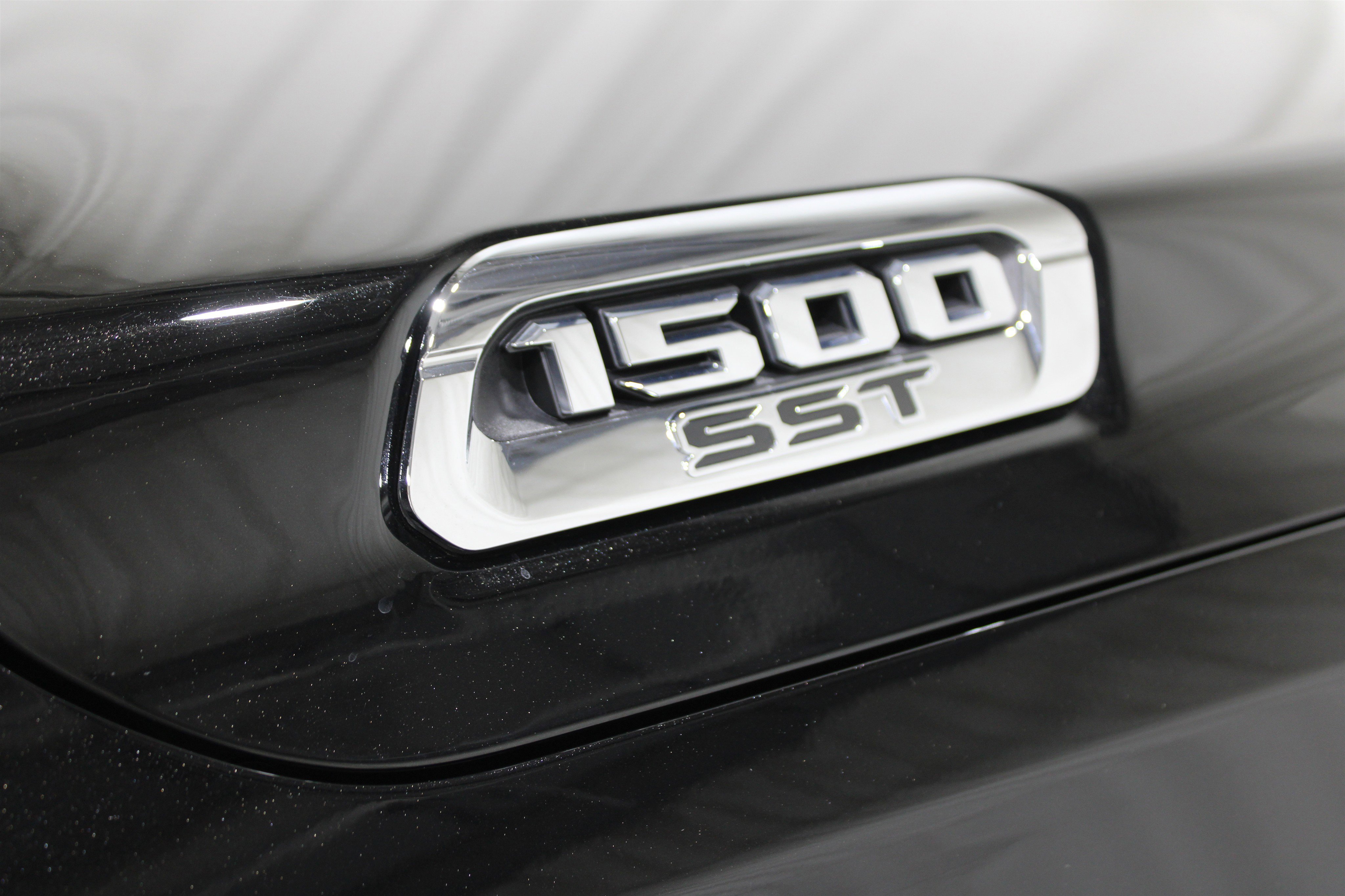 Used 2025 RAM 1500 Laramie image 36