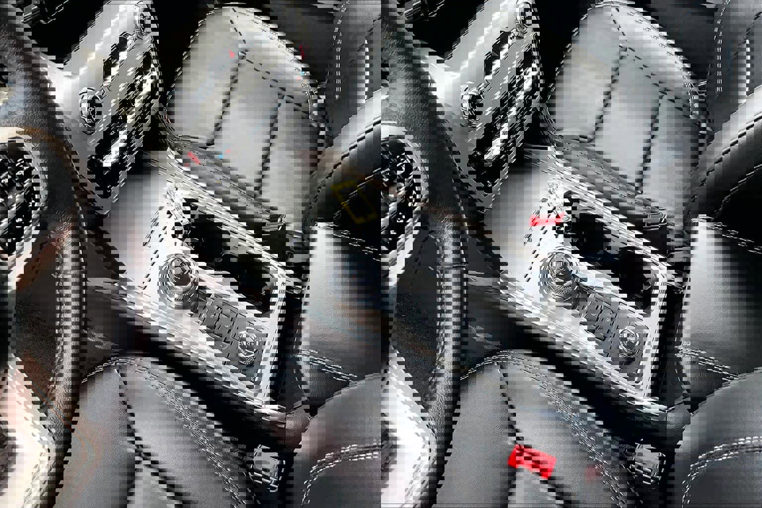 Used 2022 Ford Explorer XLT w/ Equipment Group 202A image 17