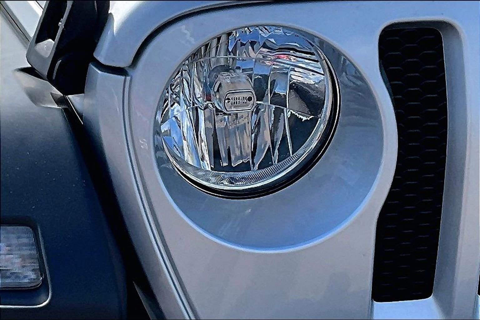 Used 2023 Jeep Wrangler Sport S image 29