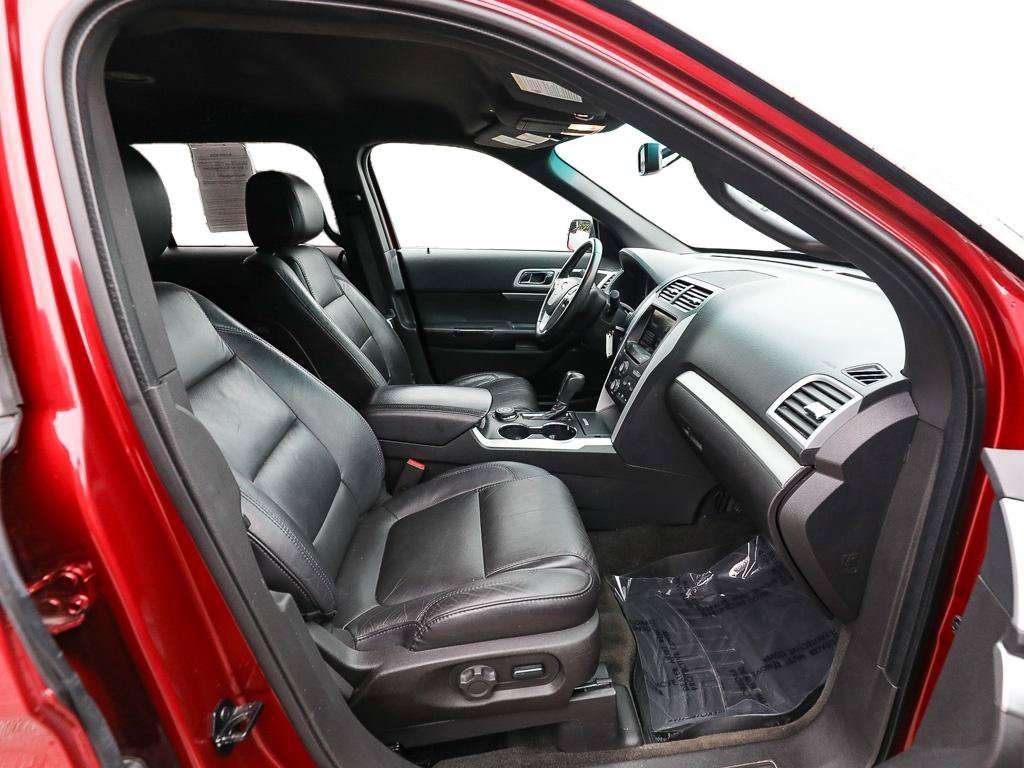 Used 2015 Ford Explorer XLT w/ Equipment Group 202A AWD/4WD image 22