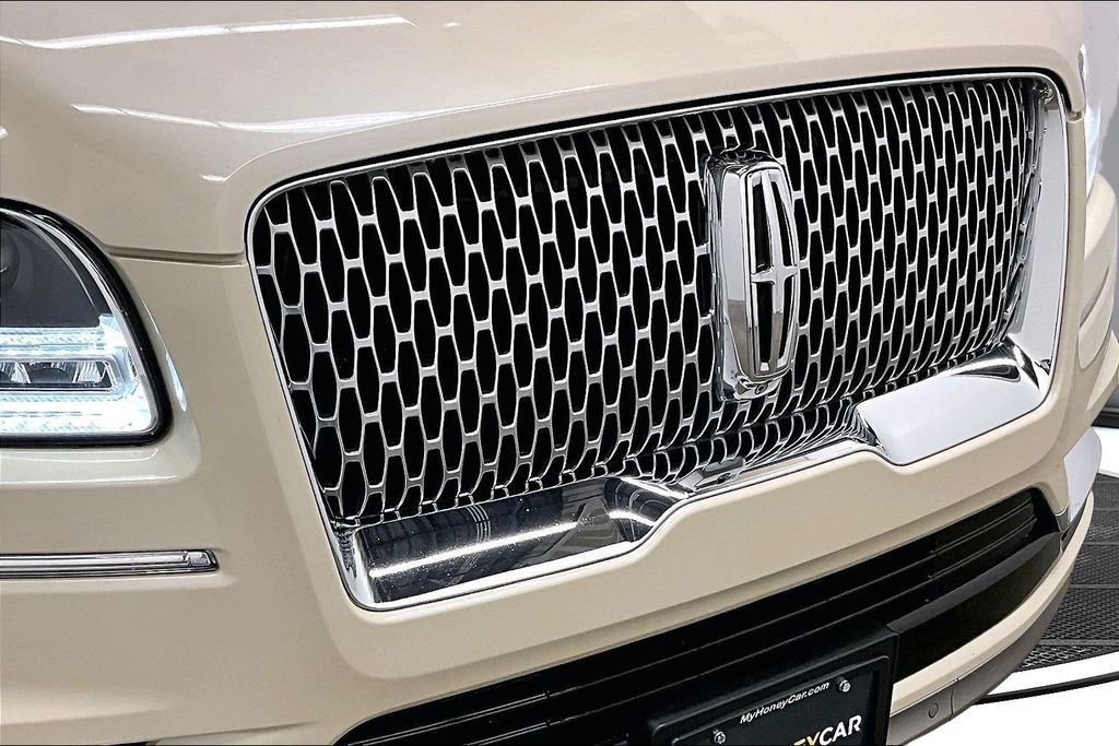 Used 2018 Lincoln Navigator Select w/ Technology Package AWD/4WD image 32