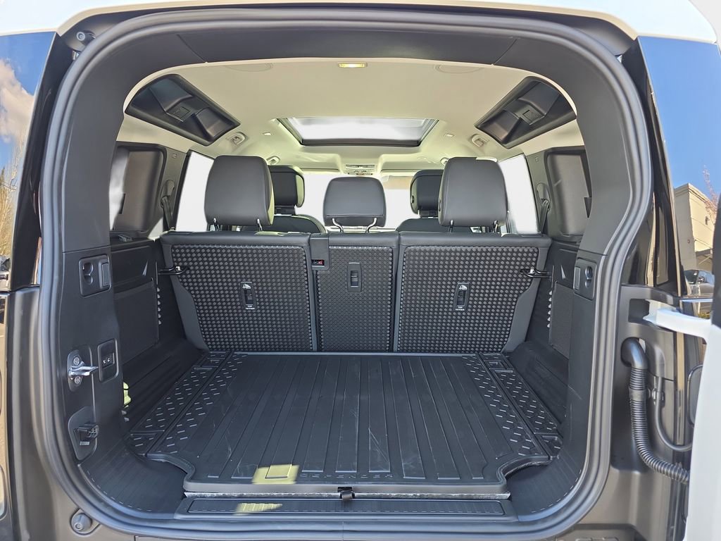 New 2026 Land Rover Defender 110 X-Dynamic SE image 12