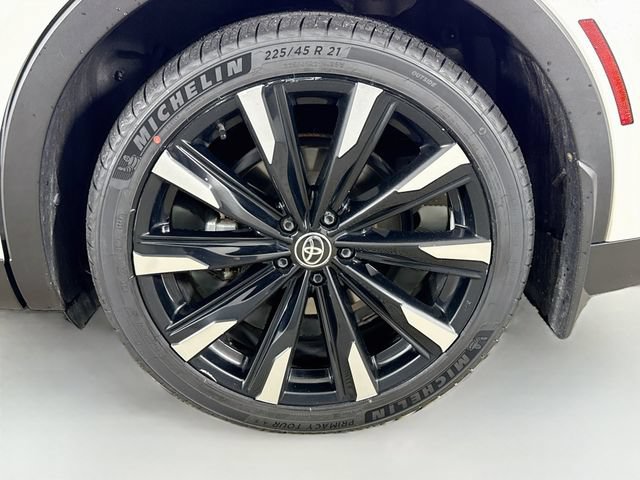 Used 2023 Toyota Crown Platinum AWD/4WD image 30