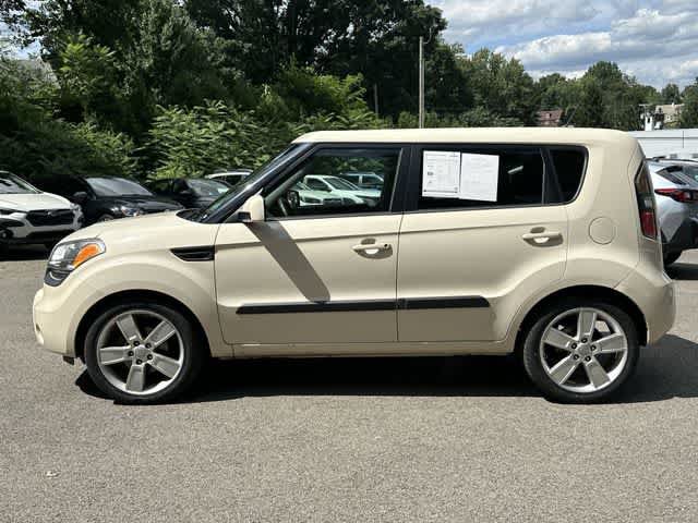 Used 2011 Kia Soul ! FWD image 2