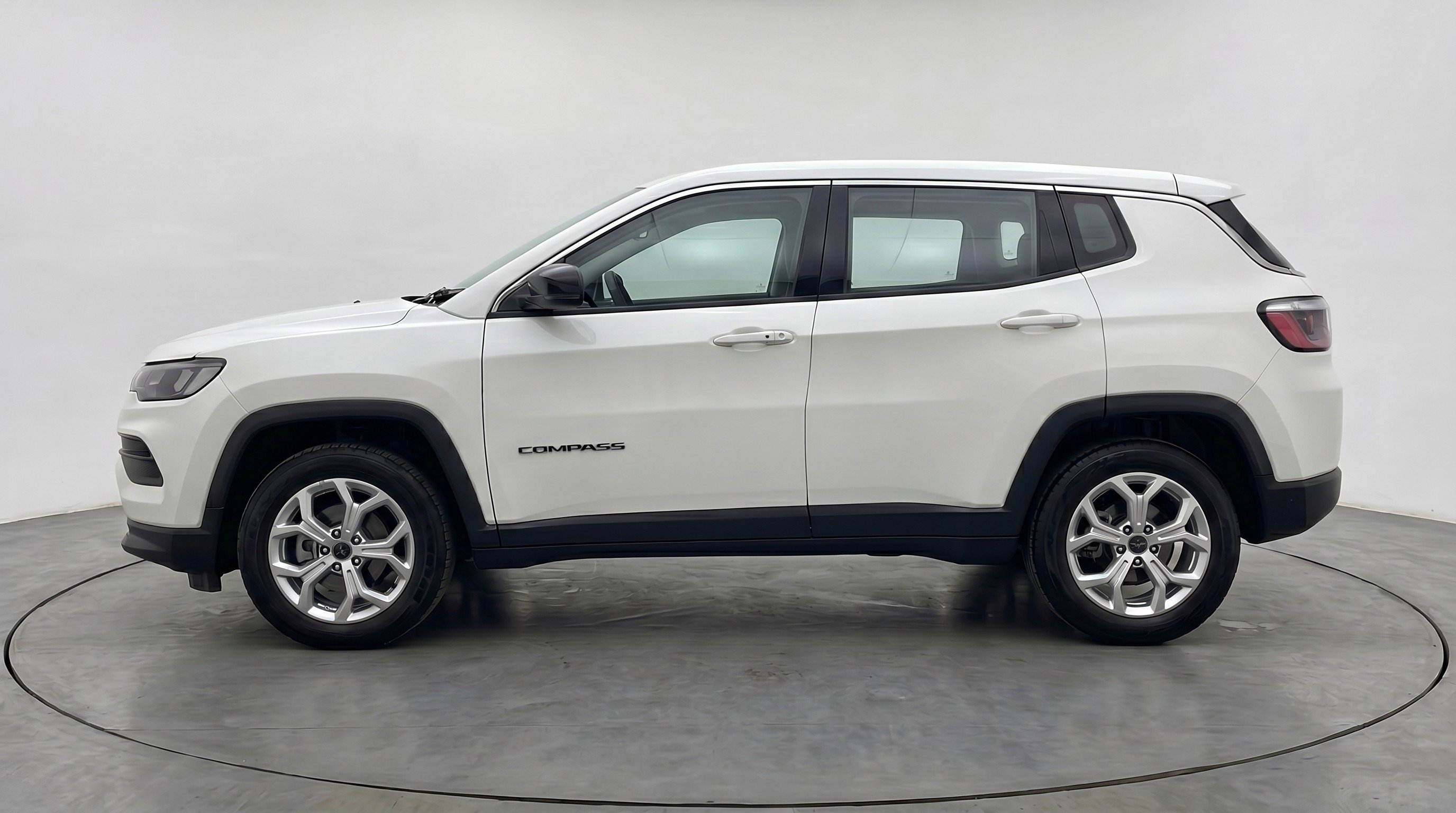 Used 2025 Jeep Compass Latitude AWD/4WD image 5