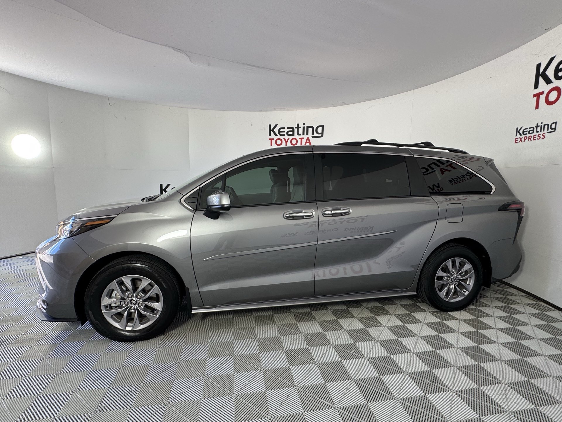 Certified 2026 Toyota Sienna XLE FWD image 9