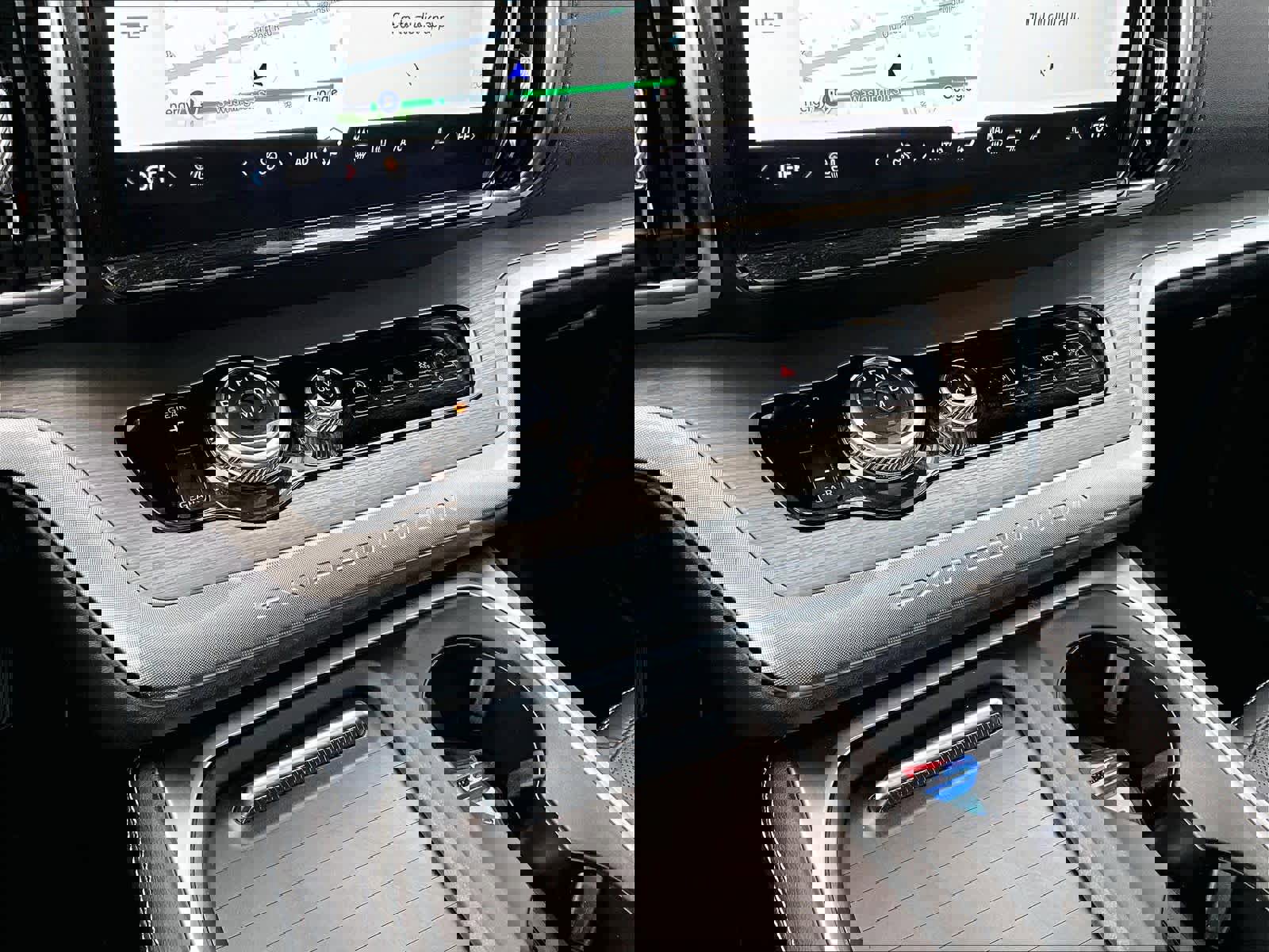 Used 2025 Ford Expedition Platinum image 27